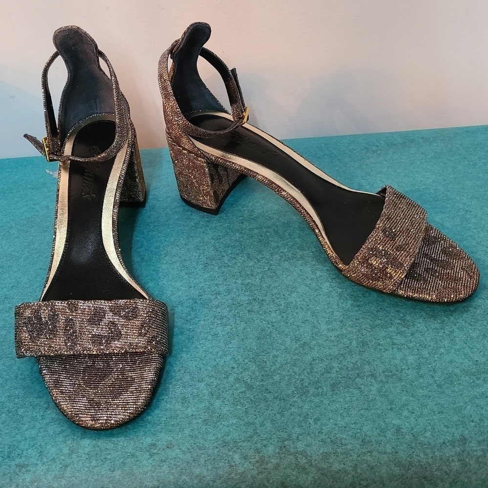 NWOT Lilianas Sandal Heel